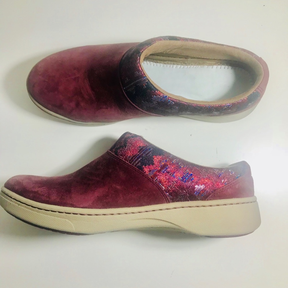Dansko burgundy professional comfortable clog